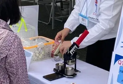 缶バッジ作り体験コーナーの写真